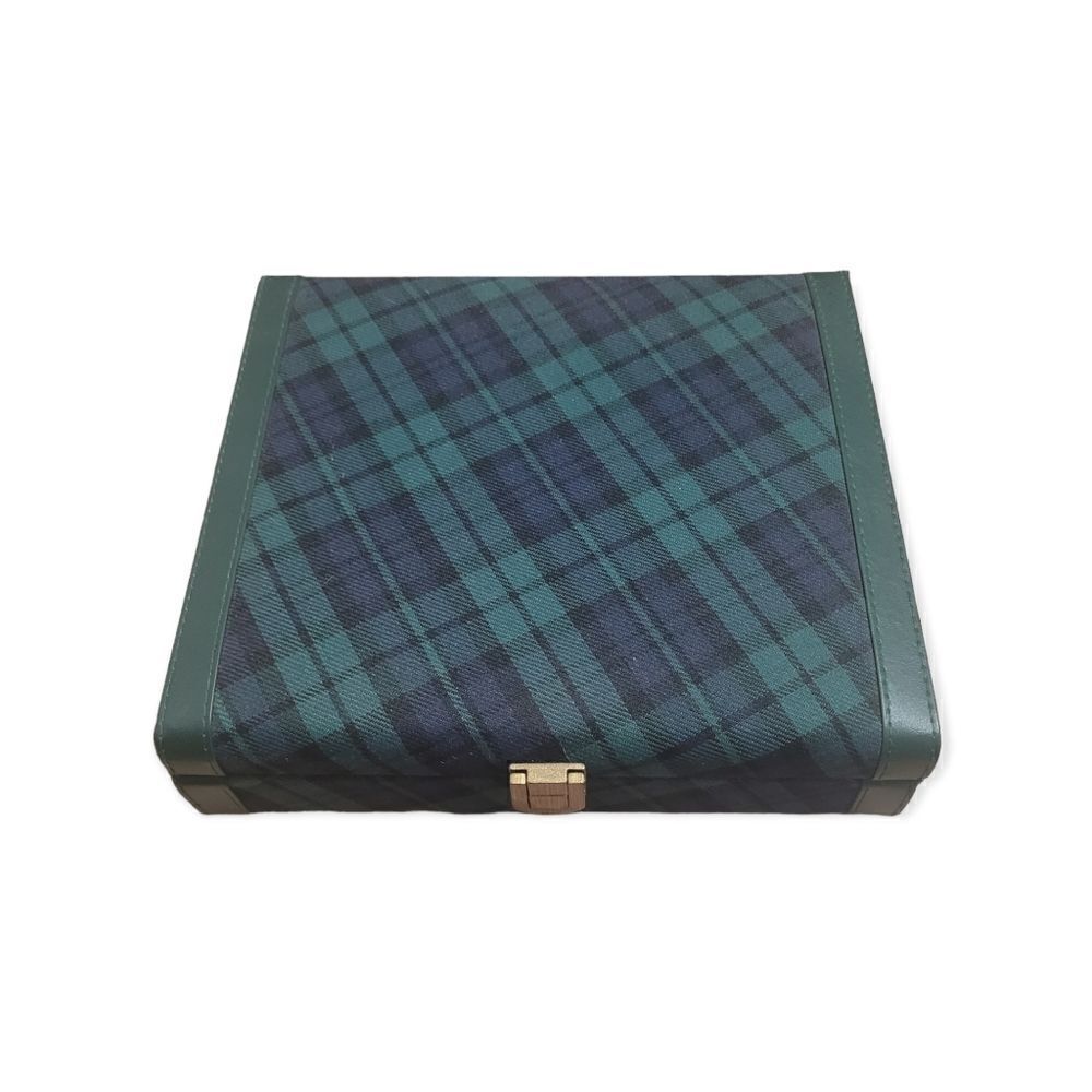 Latching poker set box in green and blue plaid